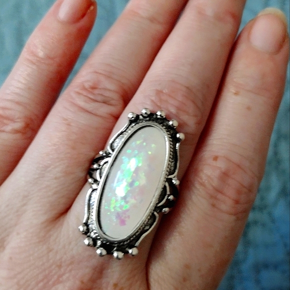 Vintage Jewelry - NWOB silver tone moonstone ring